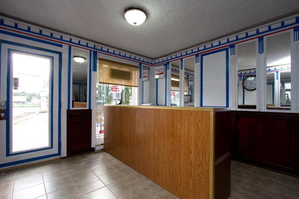 Knights Inn Lindsay Exterior foto